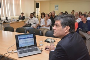 Arquiteto e urbanista Renzo Bernardi em debate no CAU (Fernando Alvim / Divulgação CAU/RJ)